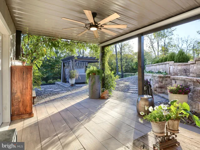 $998,000 | 40 Simmons Creek Lane, Enola, PA 17025