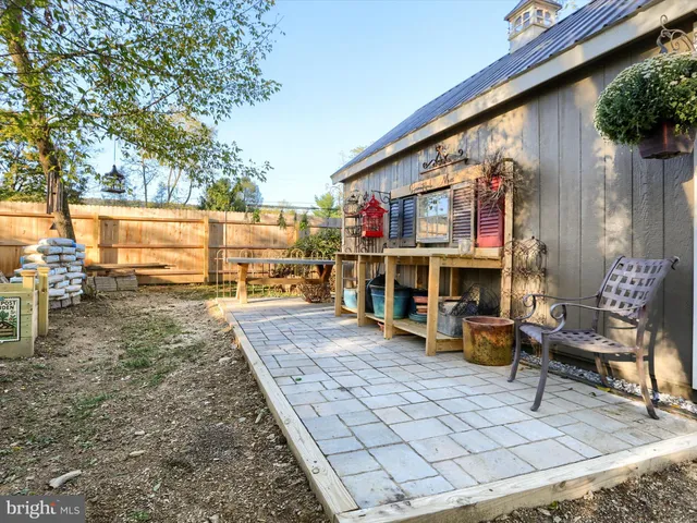 $998,000 | 40 Simmons Creek Lane, Enola, PA 17025