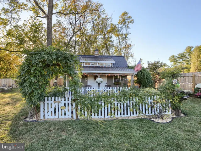 $998,000 | 40 Simmons Creek Lane, Enola, PA 17025