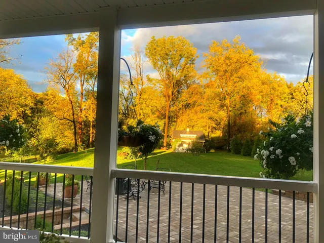 $998,000 | 40 Simmons Creek Lane, Enola, PA 17025