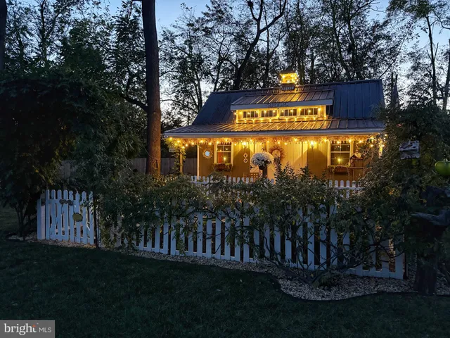 $998,000 | 40 Simmons Creek Lane, Enola, PA 17025