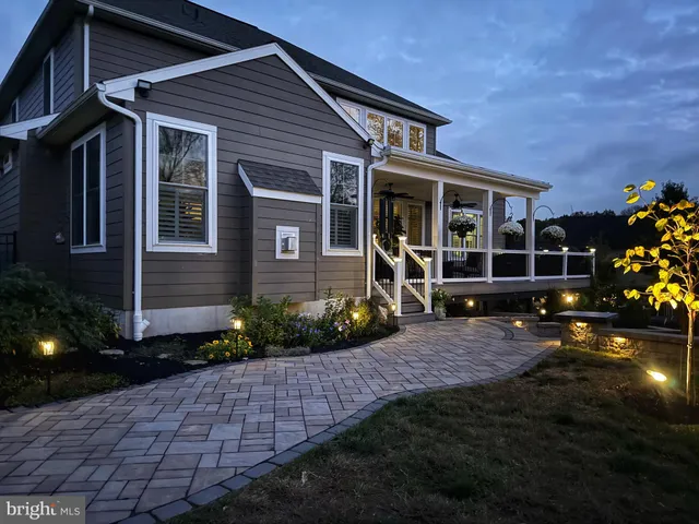 $998,000 | 40 Simmons Creek Lane, Enola, PA 17025