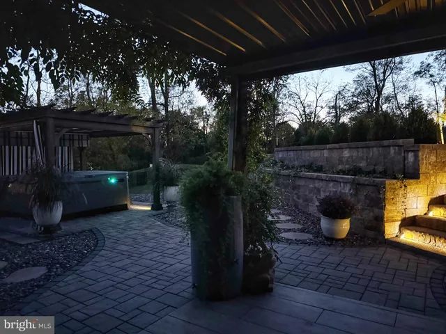 $998,000 | 40 Simmons Creek Lane, Enola, PA 17025