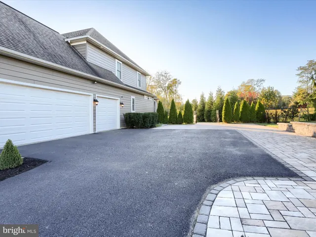 $998,000 | 40 Simmons Creek Lane, Enola, PA 17025