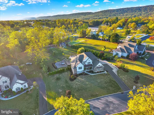 $998,000 | 40 Simmons Creek Lane, Enola, PA 17025