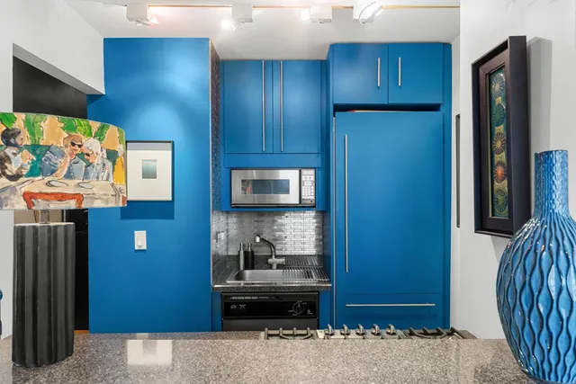 $950,000 | 310 East 46th Street, Unit 23M | Midtown East