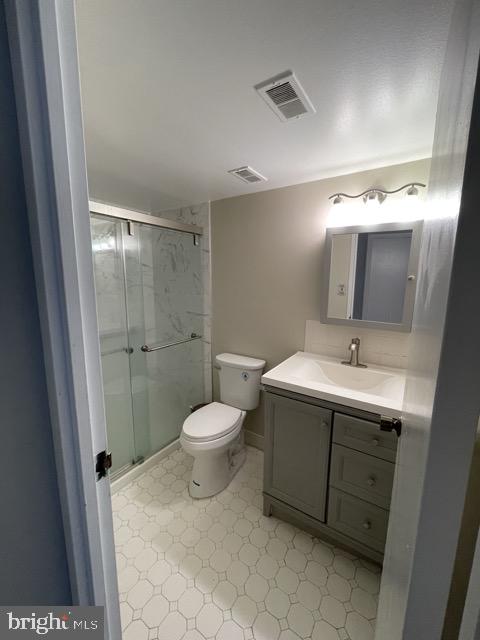 7600 Roosevelt Boulevard, Unit 904 Philadelphia, PA 19152 - Photo 15 of 23 a bathroom with a sink toilet and shower