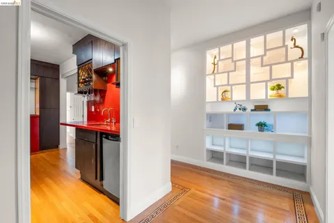 $1,900,000 | 6070 Mazuela Drive, Oakland, CA 94611