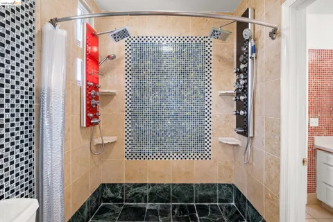 $1,900,000 | 6070 Mazuela Drive, Oakland, CA 94611