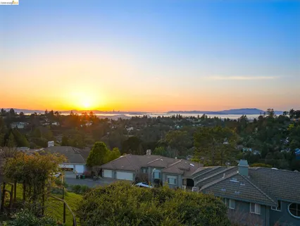 $1,900,000 | 6070 Mazuela Drive, Oakland, CA 94611