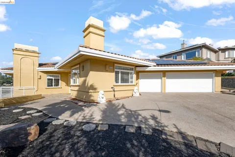 $1,900,000 | 6070 Mazuela Drive, Oakland, CA 94611