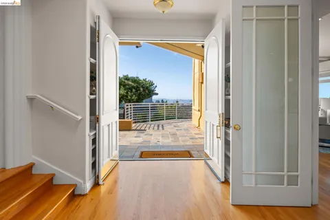 $1,900,000 | 6070 Mazuela Drive, Oakland, CA 94611