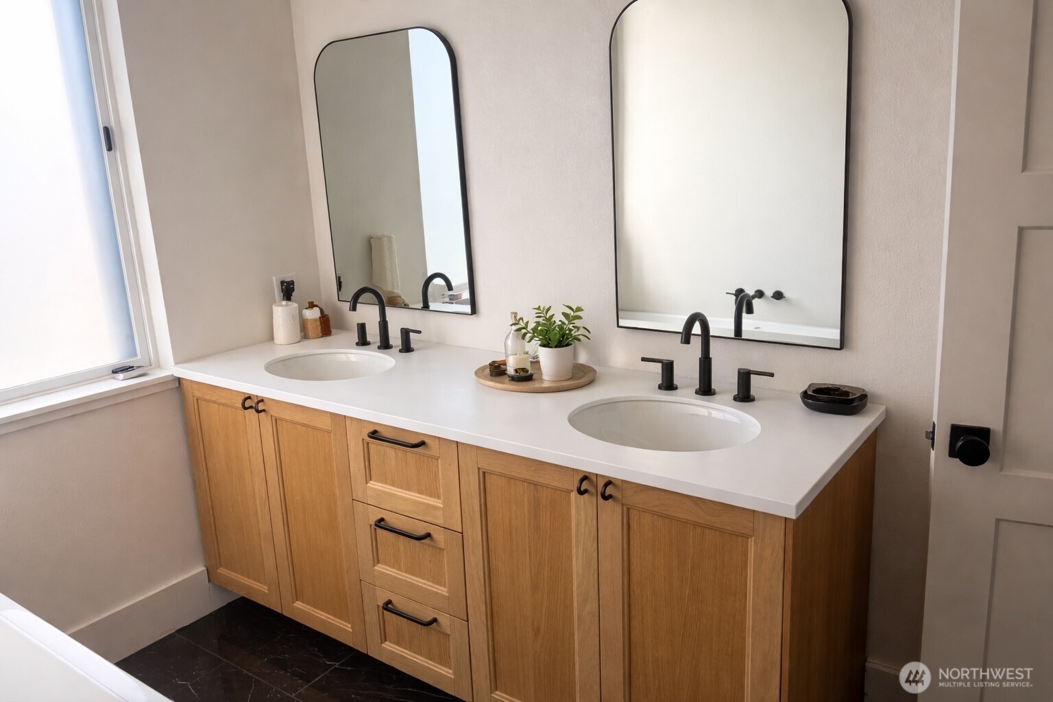 639 Vertex Avenue Winlock, WA 98596 - Photo 12 of 22 a bathroom with 2 sink and a mirror