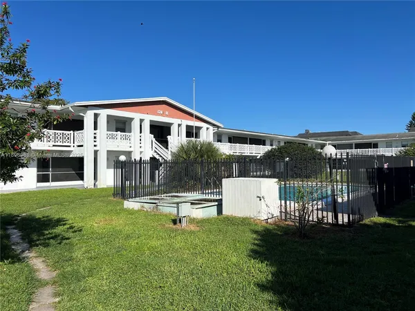 $1,800 | 1701 Northwest 46th Avenue, Unit 102, Lauderhill, FL 33313