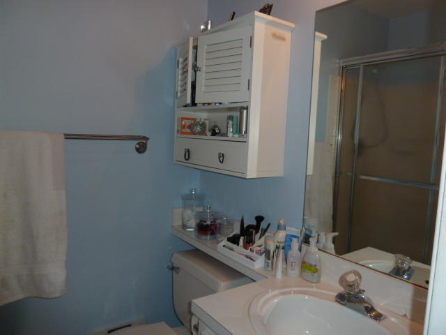 812 Jeffery Street Boca Raton, FL 33487 - Photo 15 of 17 Bath with Shower