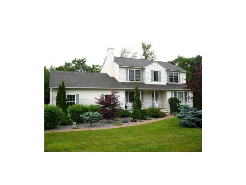 44 Hummingbird Lane Cranston, RI 02921 - Photo 1 of 7 Exterior Front.