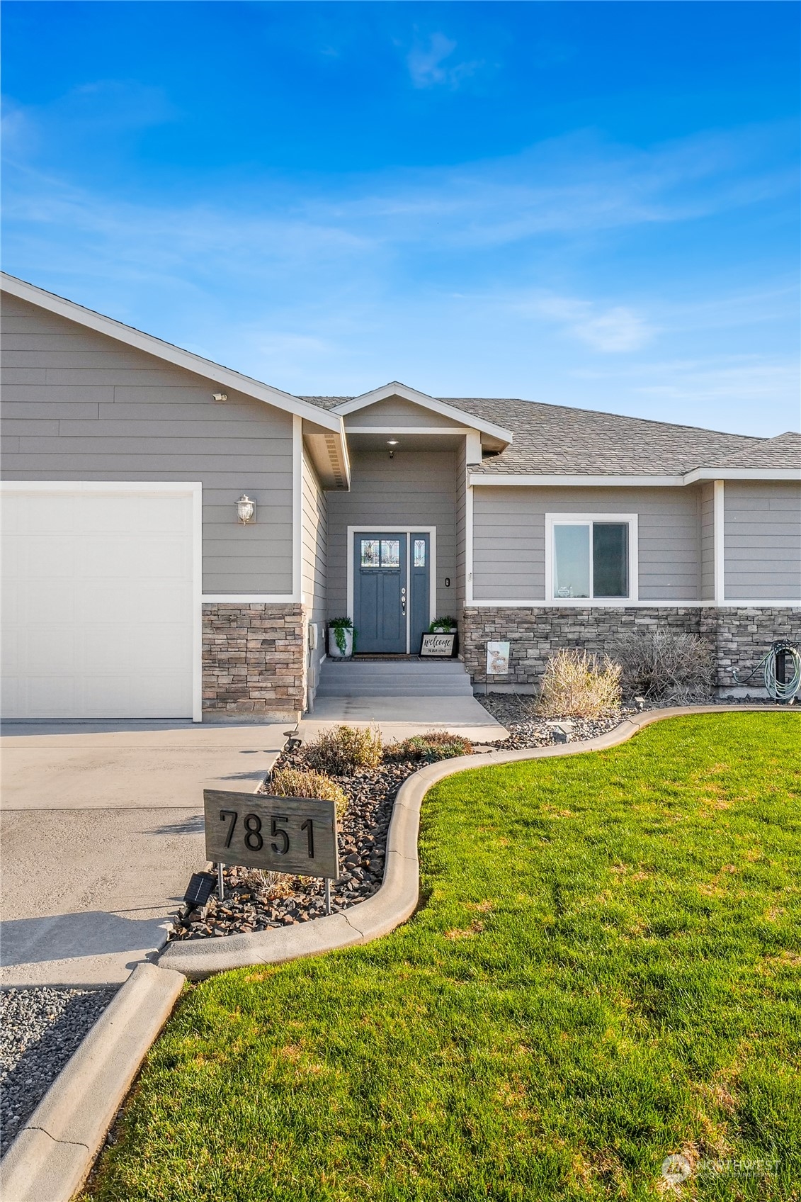 7851 Grove Road Northeast Moses Lake, WA 98837 - Photo 3 of 37 Gallery Image 3