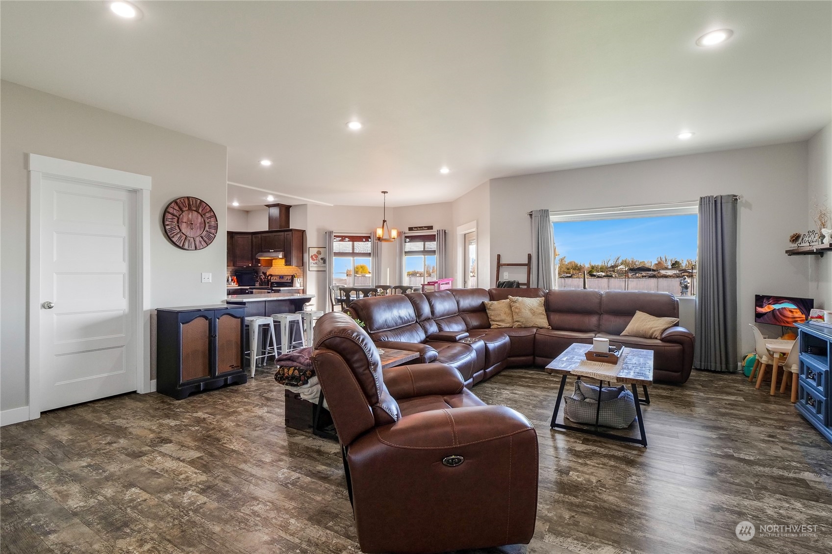 7851 Grove Road Northeast Moses Lake, WA 98837 - Photo 5 of 37 Gallery Image 5