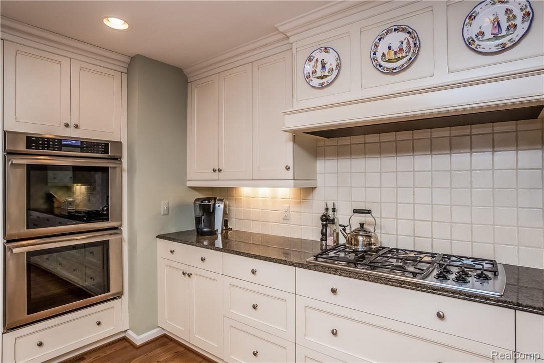 295 Washington Road Grosse Pointe, MI 48230 - Photo 14 of 60 014-Kitchen-2337948-large.jpg