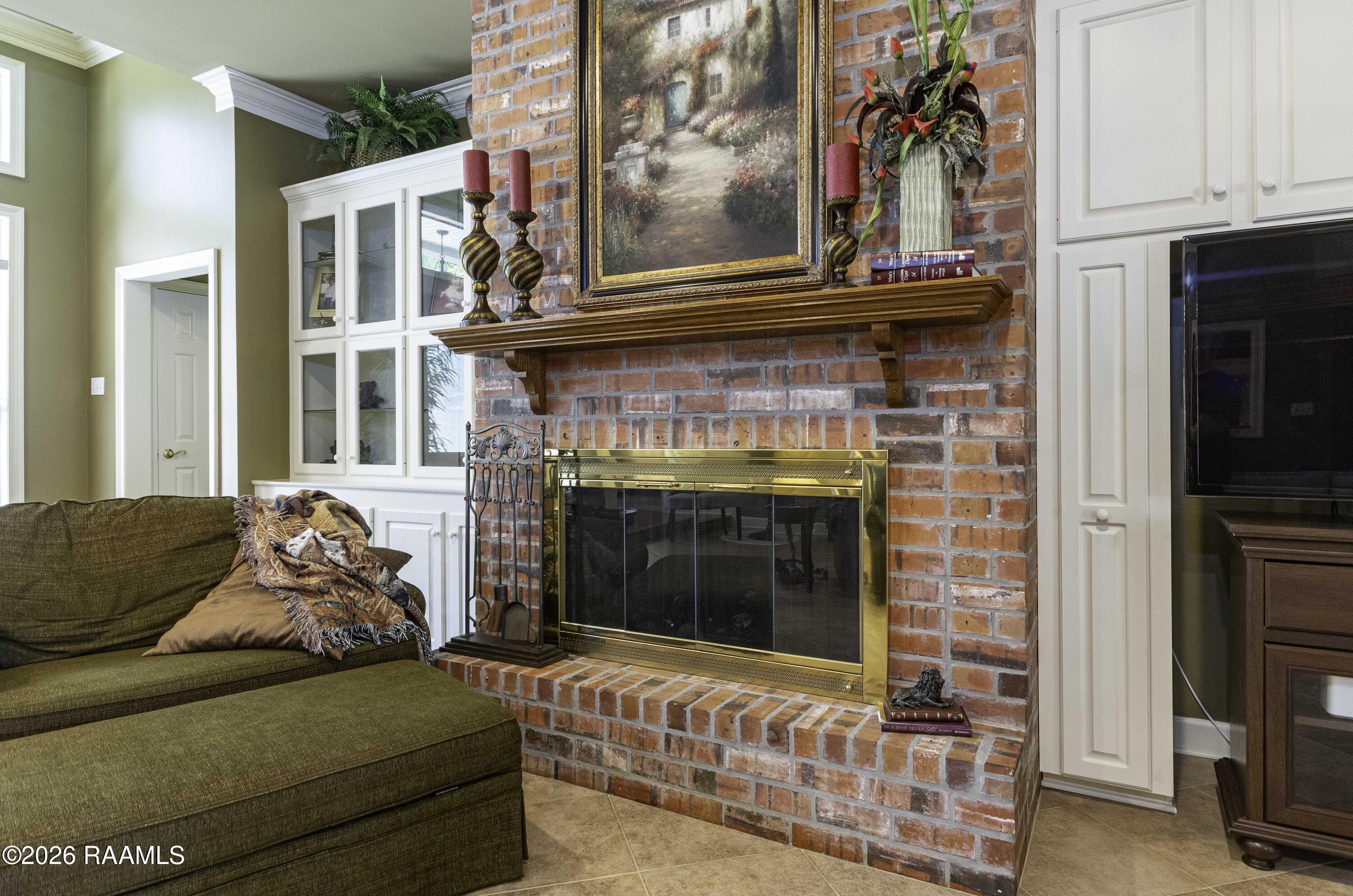 2014 Old Jeanerette Road New Iberia, LA 70563 - Photo 9 of 35 Living Room 1