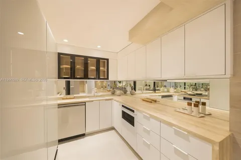 $1,800,000 | 2301 Collins Avenue, Unit 526, Miami Beach, FL 33139