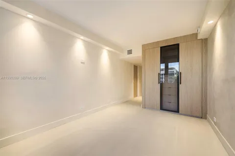 $1,800,000 | 2301 Collins Avenue, Unit 526, Miami Beach, FL 33139