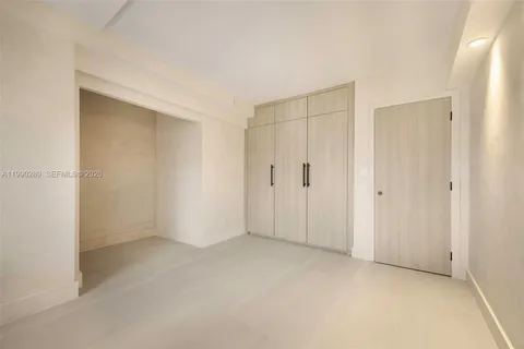 $1,800,000 | 2301 Collins Avenue, Unit 526, Miami Beach, FL 33139