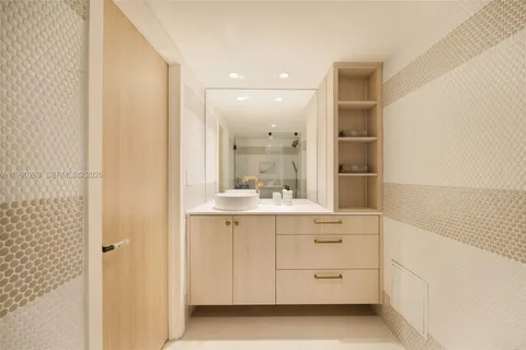 $1,800,000 | 2301 Collins Avenue, Unit 526, Miami Beach, FL 33139