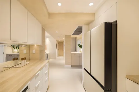 $1,800,000 | 2301 Collins Avenue, Unit 526, Miami Beach, FL 33139