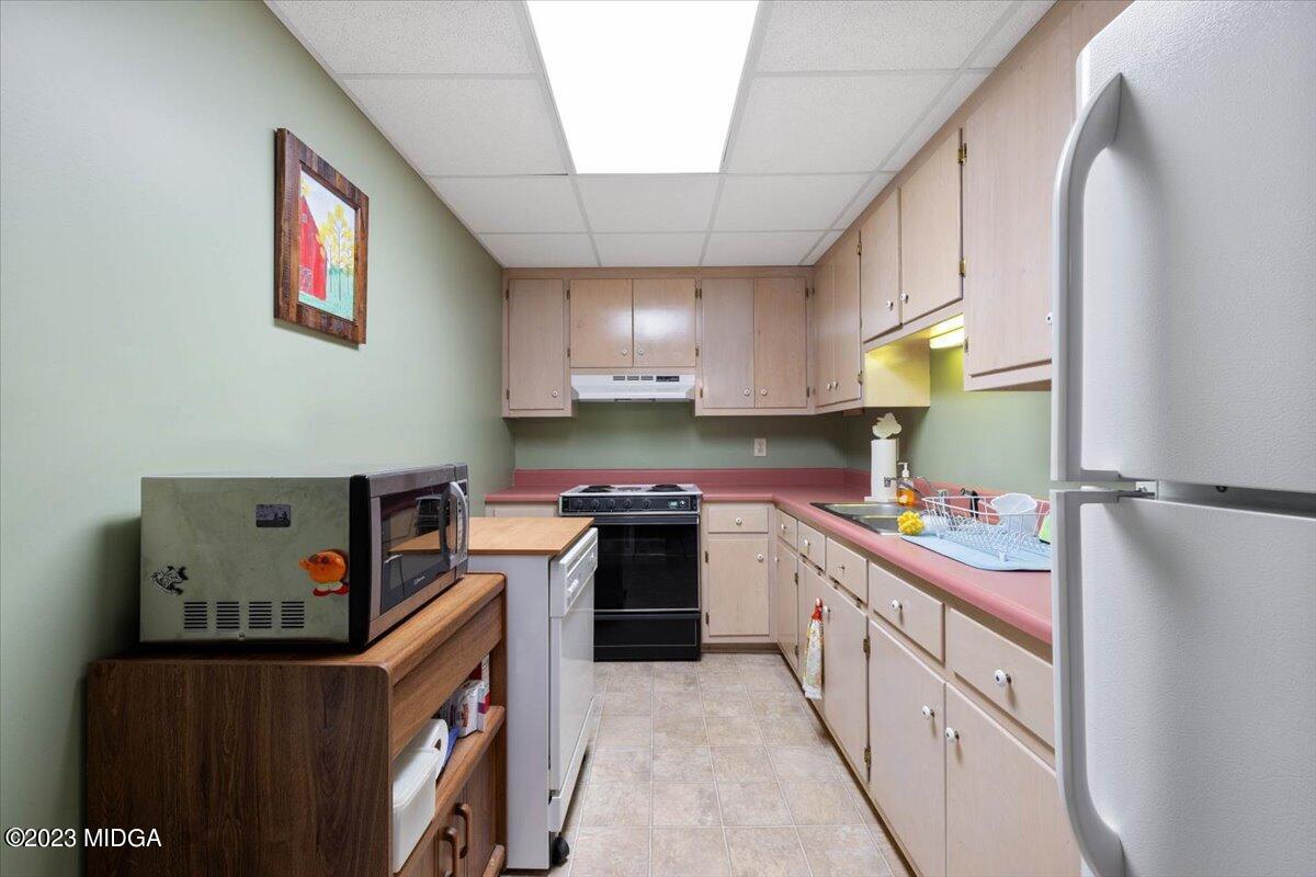 151 Deer Ridge Trail Macon, GA 31210 - Photo 25 of 43 a kitchen with stainless steel appliances granite countertop a stove a sink and a refrigerator