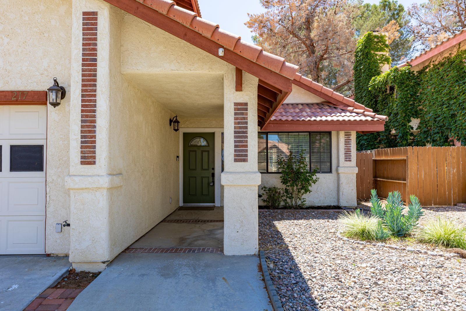 217 West Yellowstone Place Ridgecrest, CA 93555 - Photo 4 of 40