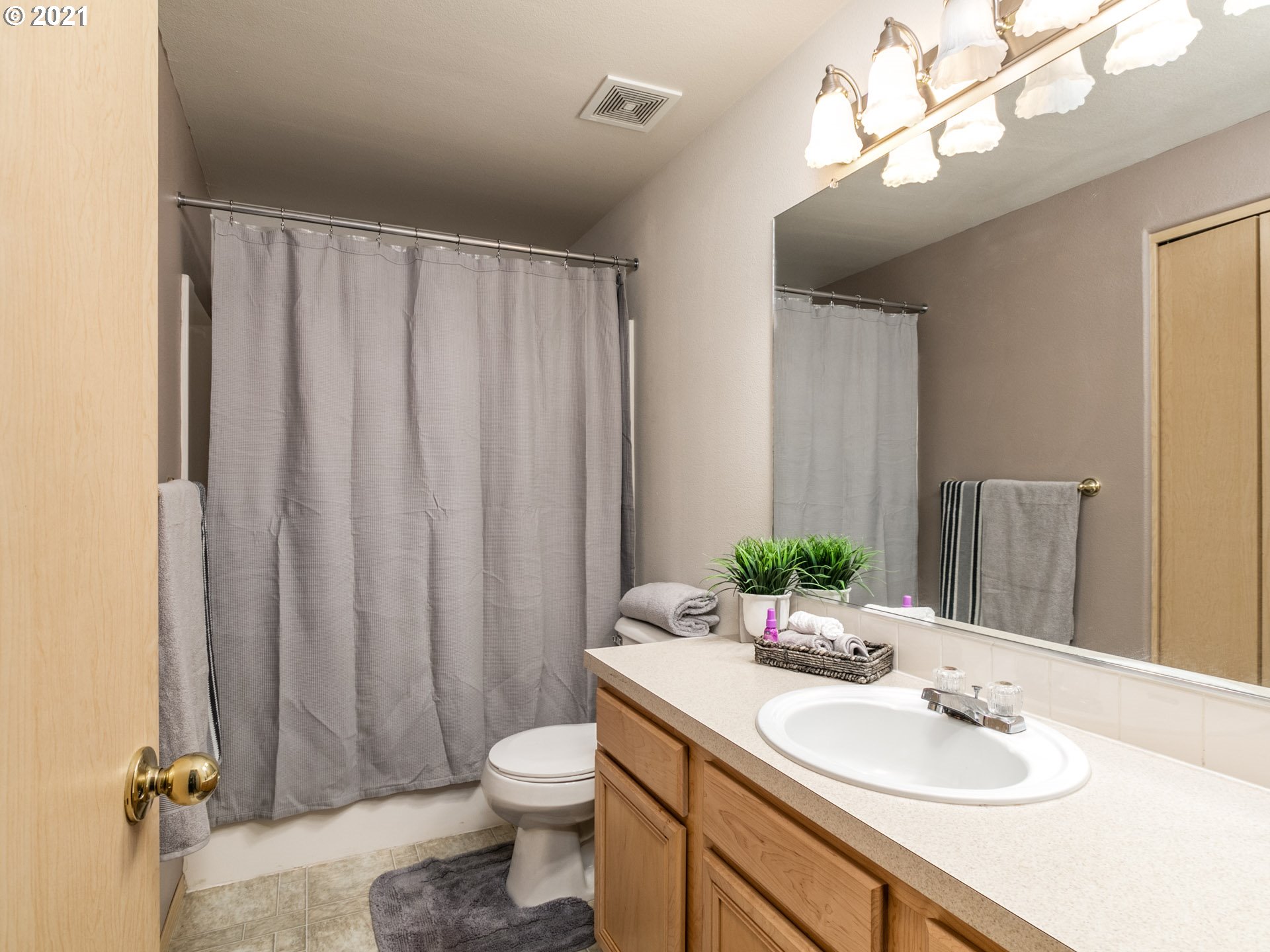 809 Northeast Faloma Road Portland, OR 97211 - Photo 21 of 30 Gallery Image 21