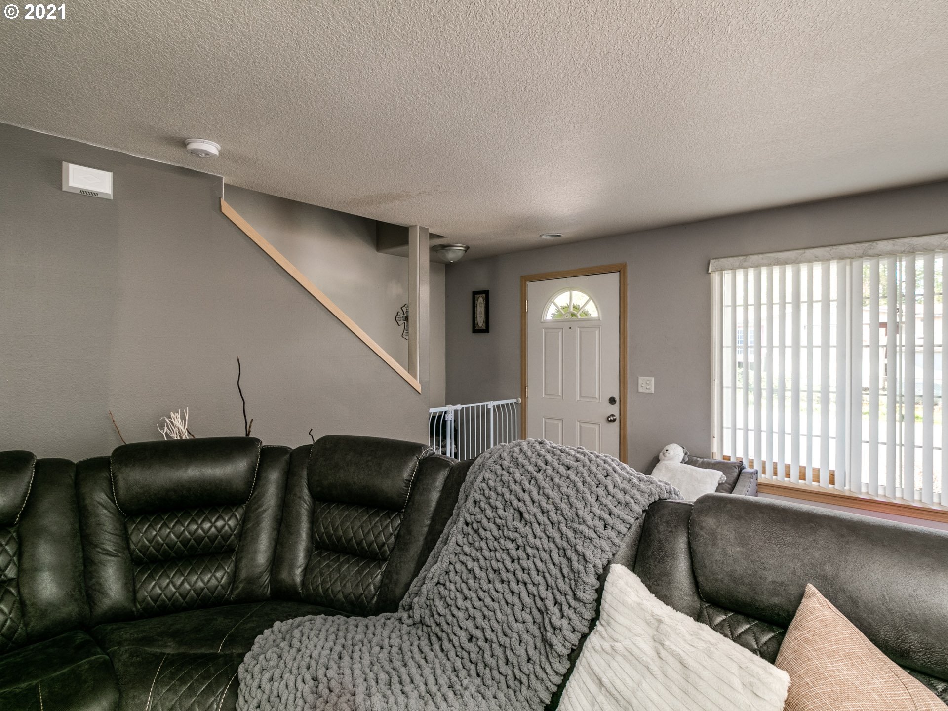 809 Northeast Faloma Road Portland, OR 97211 - Photo 5 of 30 Gallery Image 5