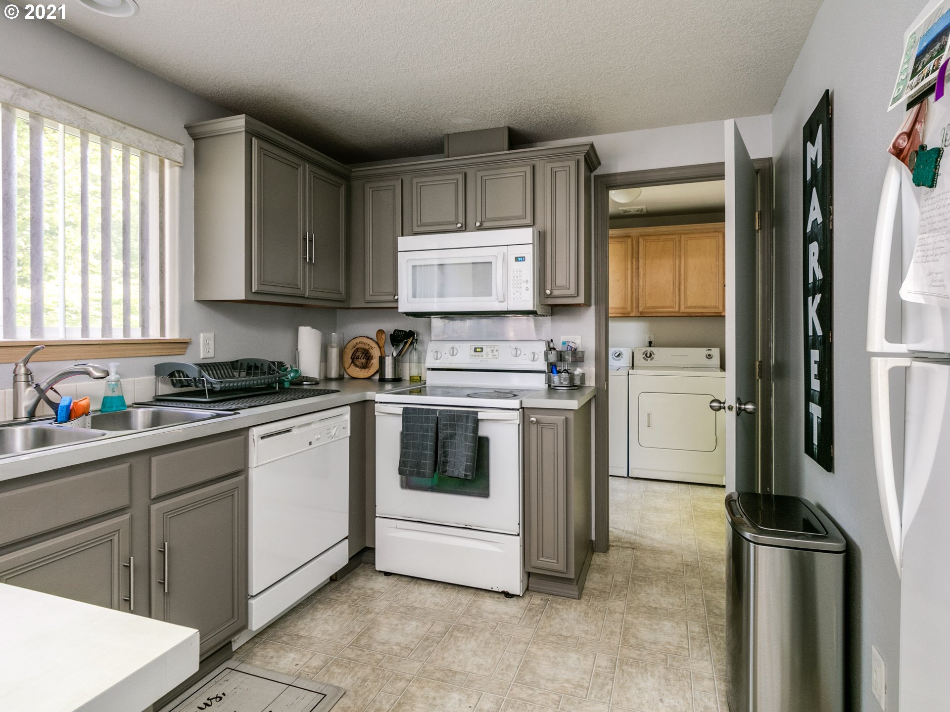 809 Northeast Faloma Road Portland, OR 97211 - Photo 8 of 30 Gallery Image 8