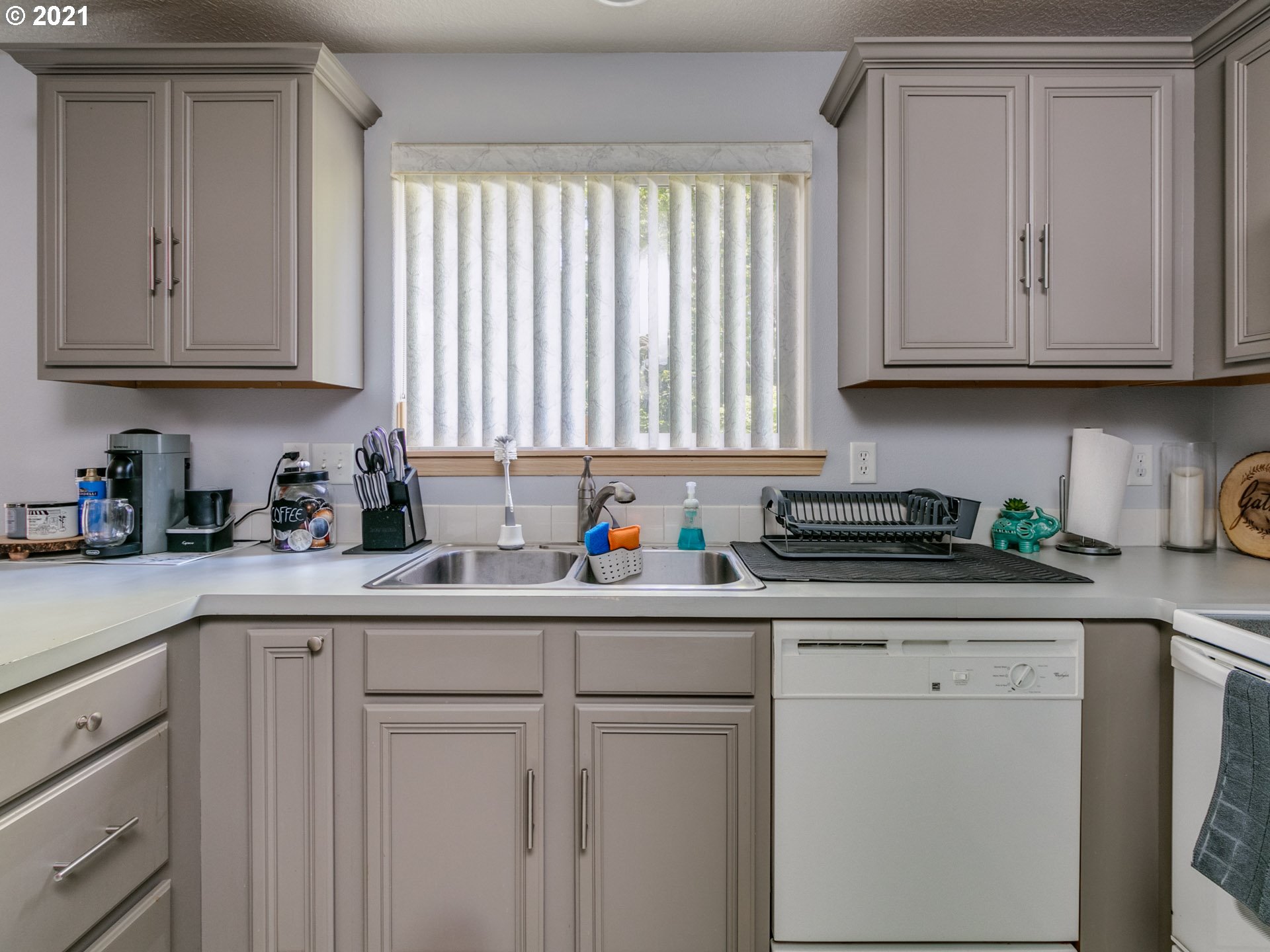 809 Northeast Faloma Road Portland, OR 97211 - Photo 9 of 30 Gallery Image 9