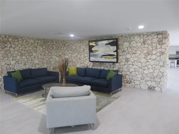 $2,300 | 8075 Southwest 107th Avenue, Unit 305, Miami, FL 33173