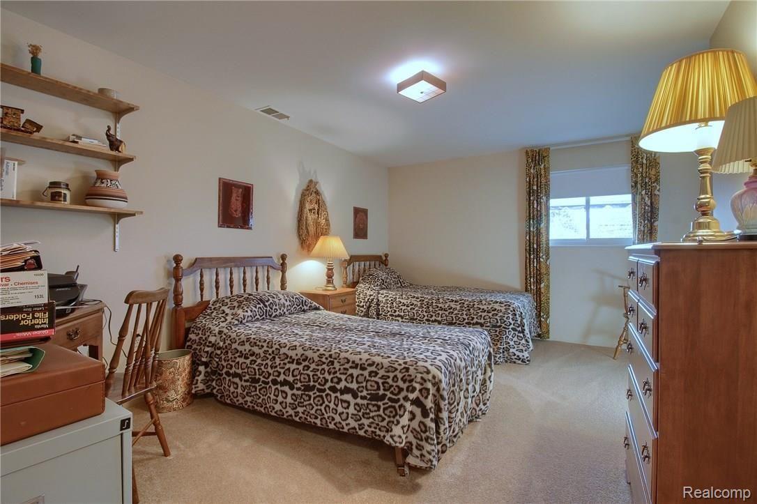 659 North Rosedale Court Grosse Pointe, MI 48236 - Photo 25 of 36 5th_Bedroom.jpg