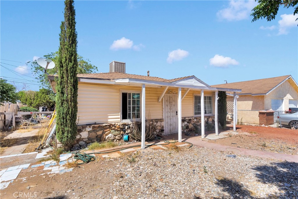 16508 Pine Street Hesperia, CA 92345 - Photo 3 of 21