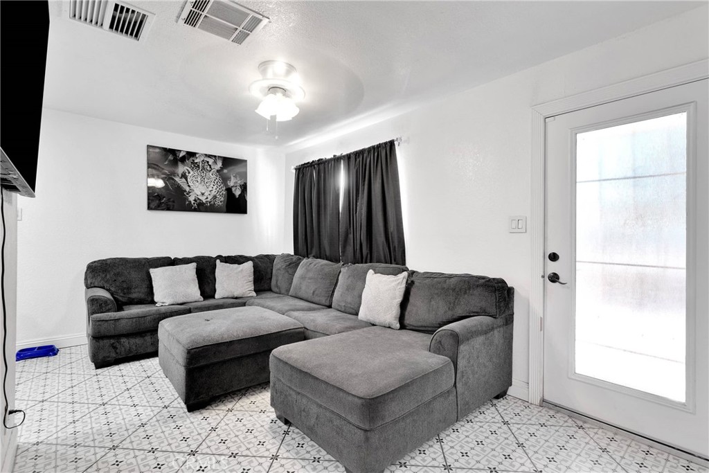 16508 Pine Street Hesperia, CA 92345 - Photo 8 of 21