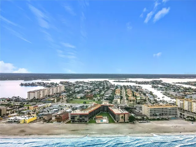 $2,800 | 17580 Gulf Boulevard, Unit 219, Redington Shores, FL 33708