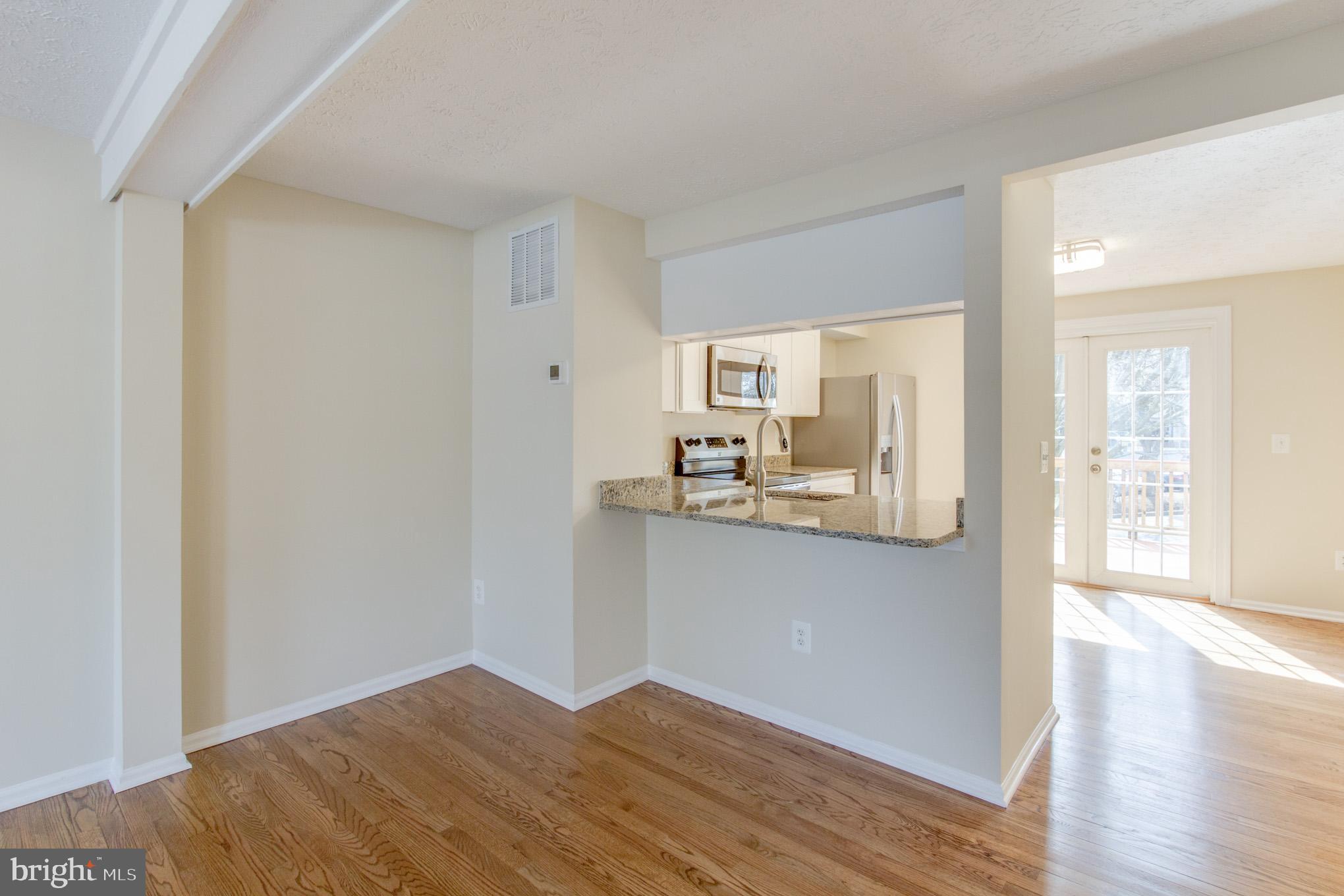 1957 Belmont Ridge Court Reston, VA 20191 - Photo 4 of 21 Eat in bar