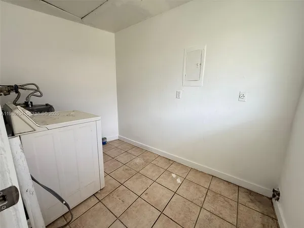 $1,450 | 1703 Palm Drive, Unit A, Fort Myers, FL 33907