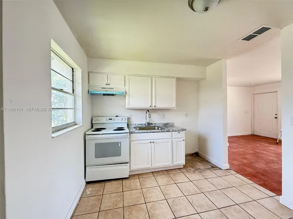 $1,450 | 1703 Palm Drive, Unit A, Fort Myers, FL 33907
