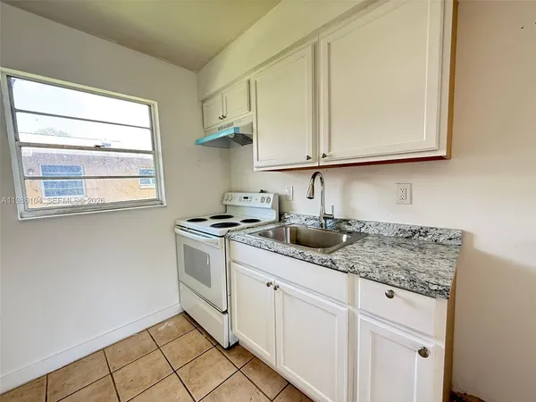 $1,450 | 1703 Palm Drive, Unit A, Fort Myers, FL 33907