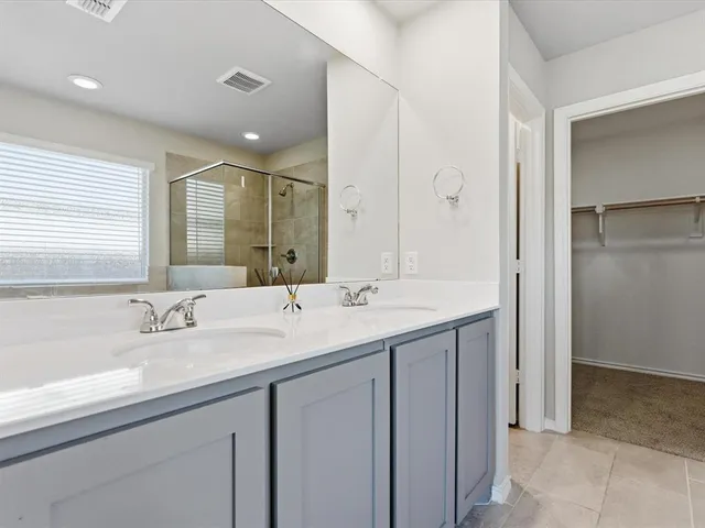 a view of an empty room and a ceiling fan