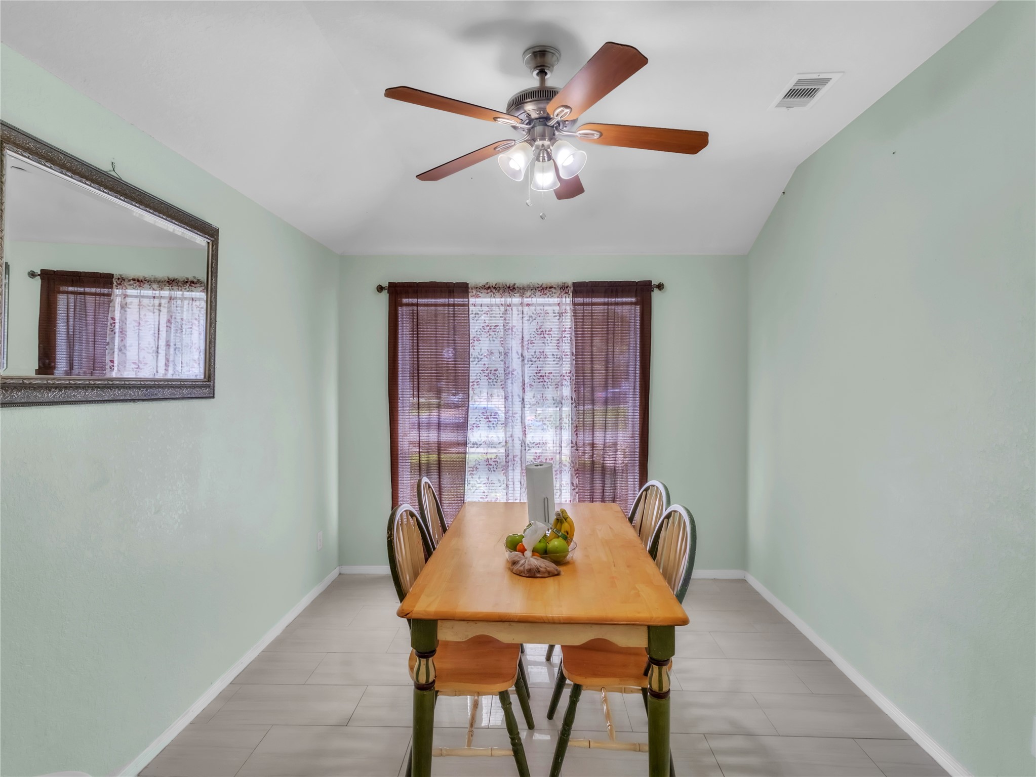 10515 Ince Lane Houston, TX 77040 - Photo 10 of 31 Dining room