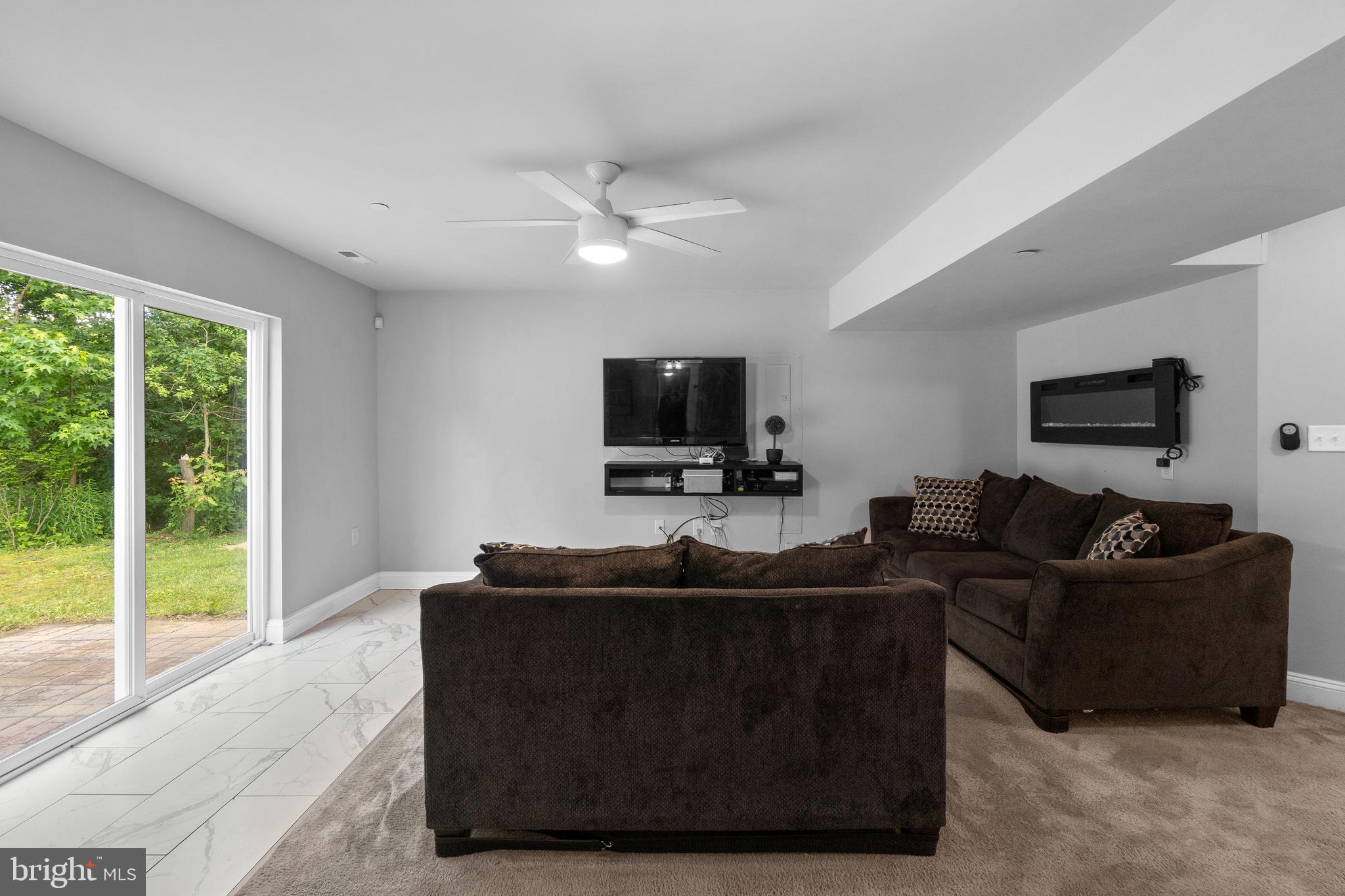 8151 Hog Neck Road Pasadena, MD 21122 - Photo 29 of 44 LL Family Room