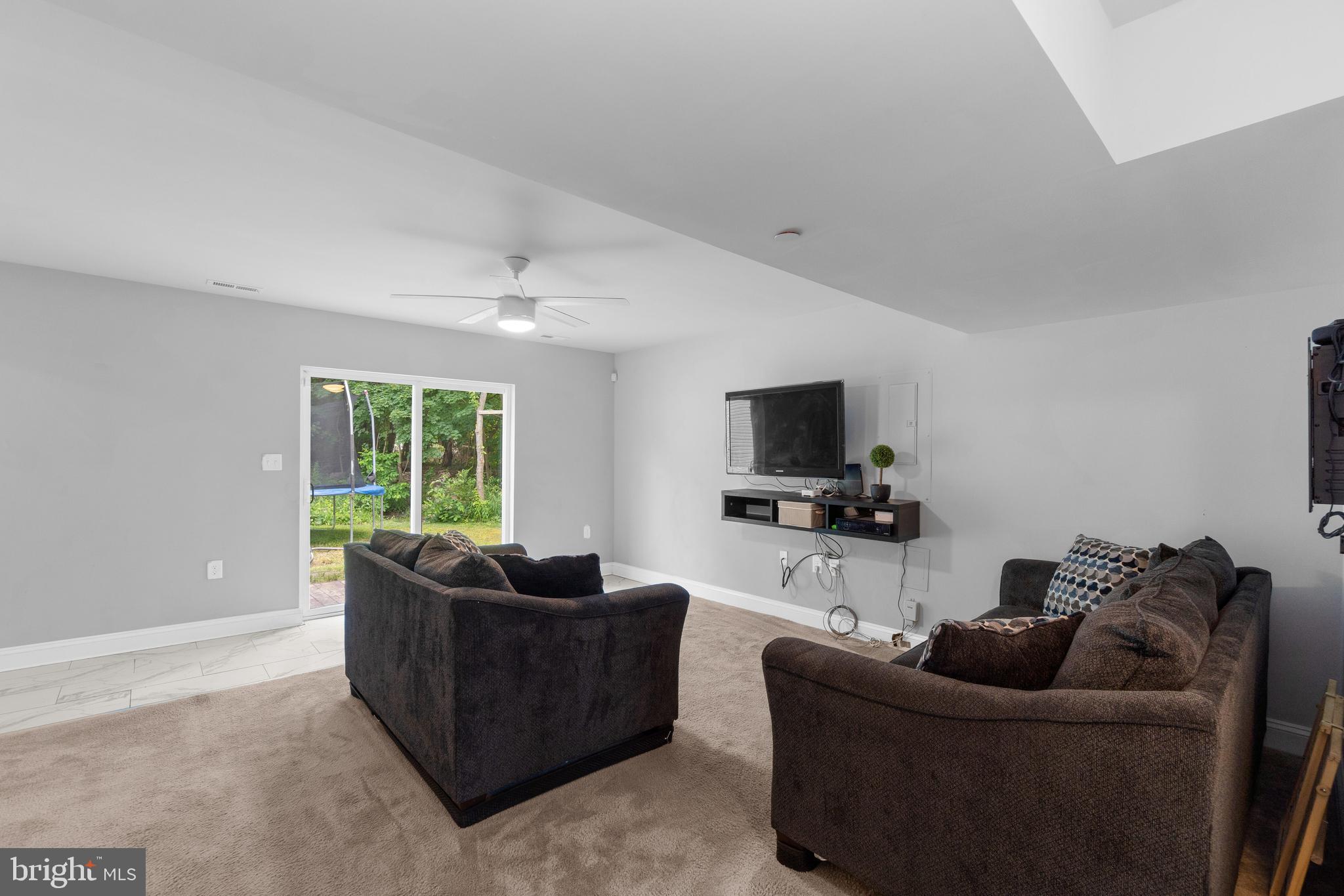 8151 Hog Neck Road Pasadena, MD 21122 - Photo 30 of 44 LL Family Room