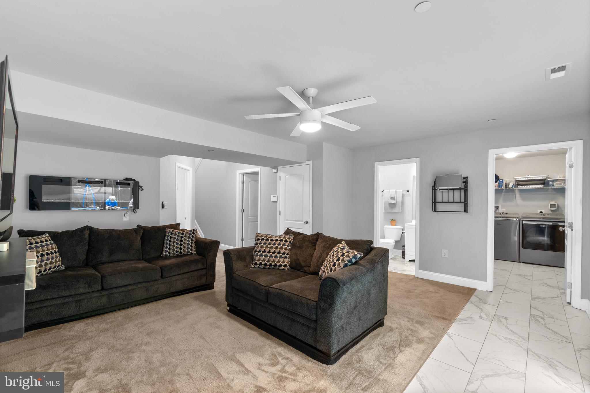 8151 Hog Neck Road Pasadena, MD 21122 - Photo 32 of 44 LL Family Room