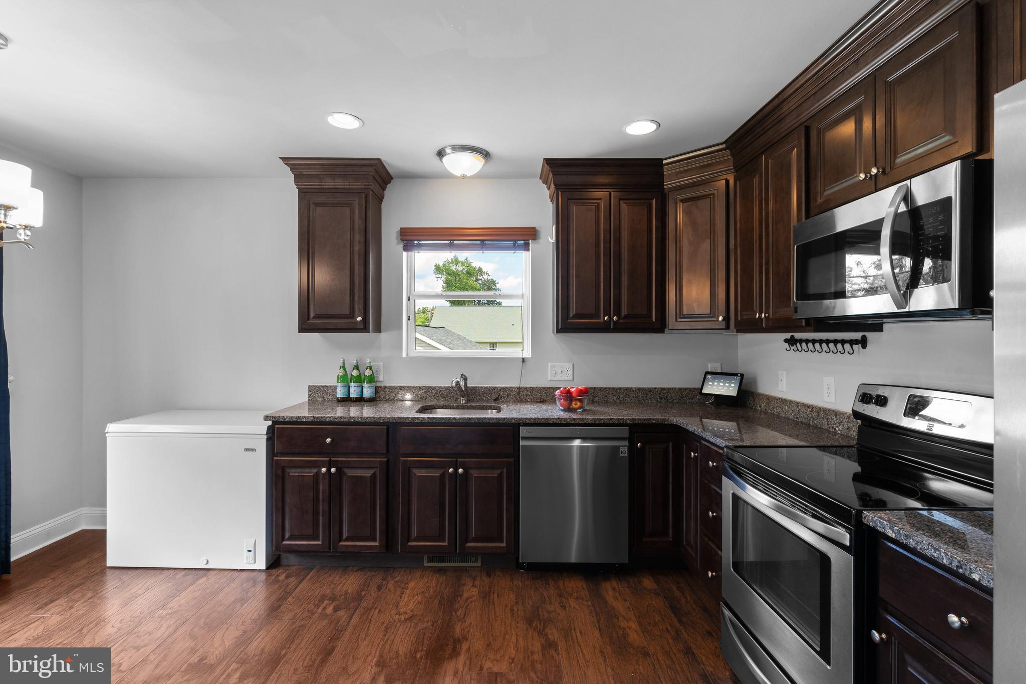 8151 Hog Neck Road Pasadena, MD 21122 - Photo 10 of 44 Kitchen